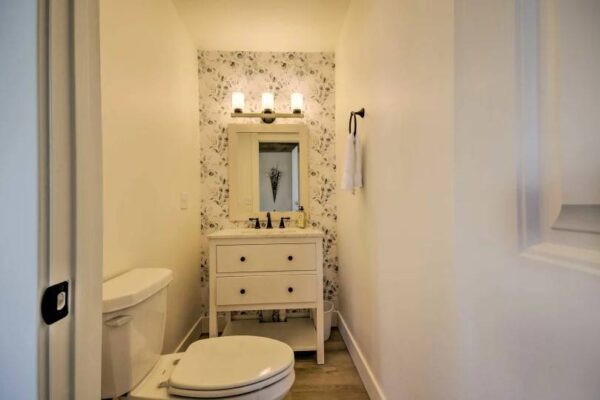 HQ Half Bath