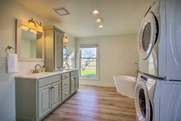 HQ Main Bath 2